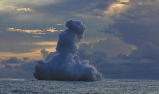 Un Volcan Sous Marin Pourrait Liberer Des Bulles De Gaz Nocives Plus Grosses Que Les Pyramides